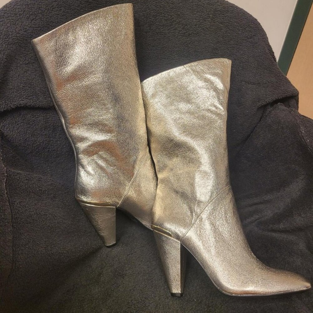 ✨ NWOT ~ DKNY Gold Leather Soft-Slouch Heeled Boots – Size 7.5  ~ NOICE! ✨